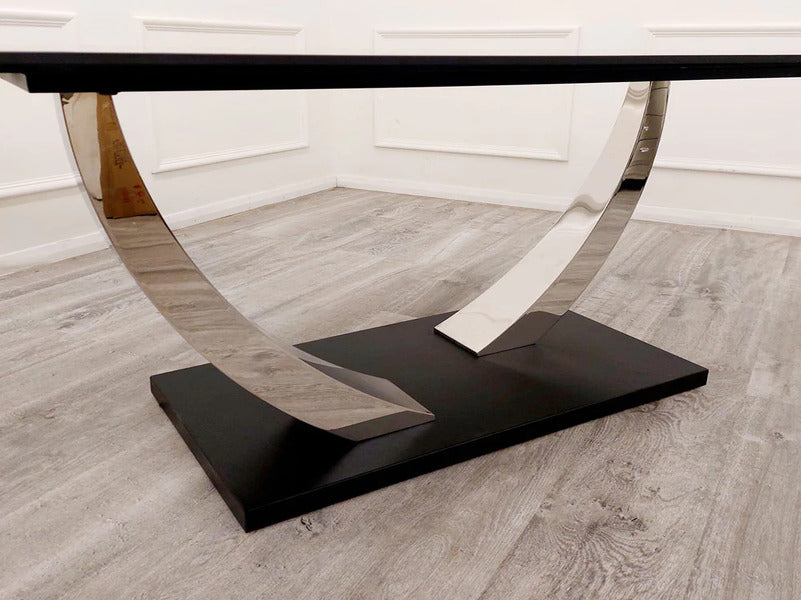 Venus Dining Table with 4 Black Luna Chairs